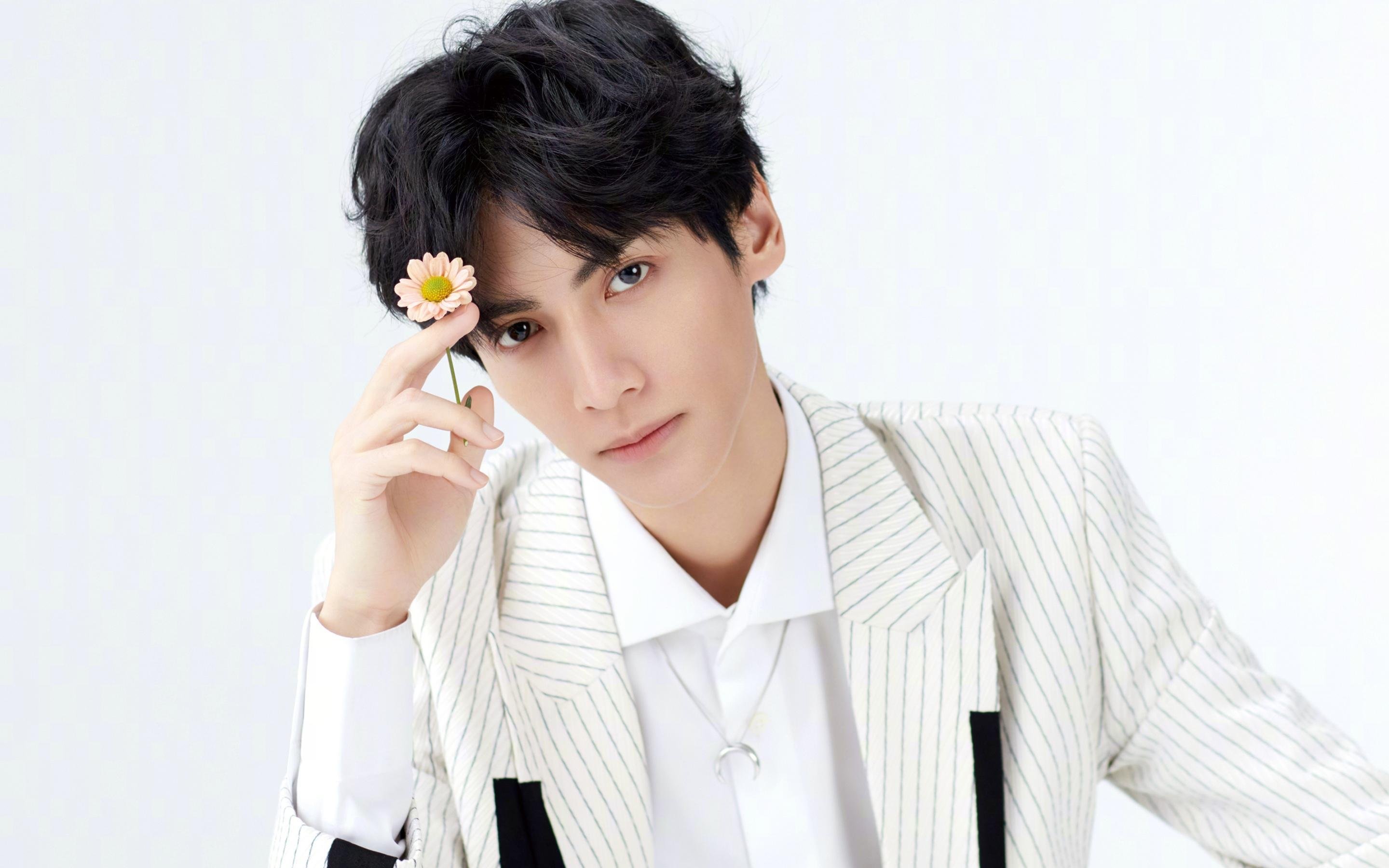 荷兰队在国际比赛中表现神勇,一路高歌,荷兰队的比赛