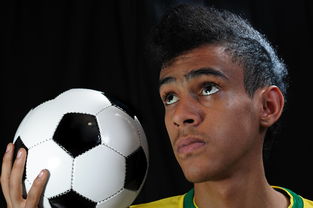 爱游戏 电竞-法甲球队融合心理干预提升球员抗压能力研究